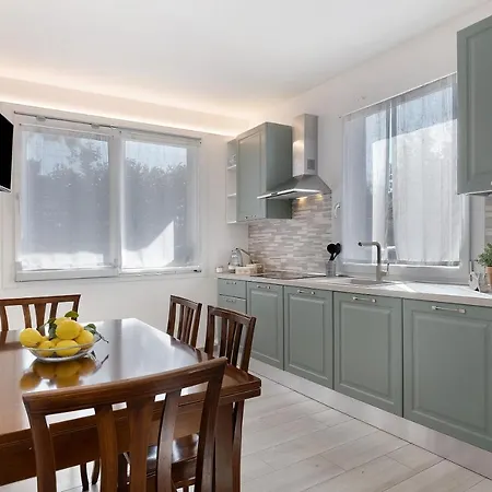 Marina - Libeccio 30m Mare Apartment *
